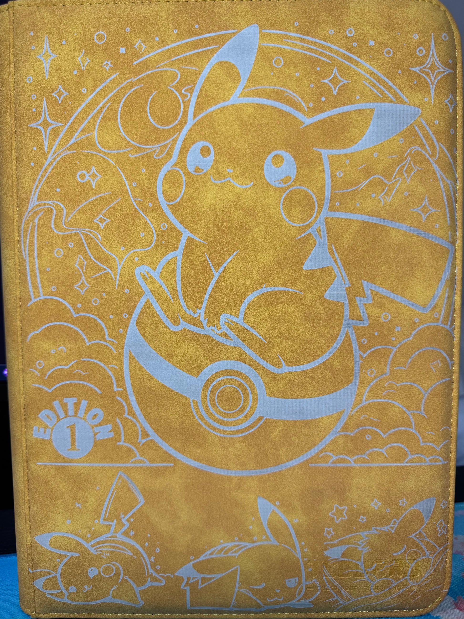 Pikachu / Hypno - Special Edition Binder Tilted Rips Pikachu / Hypno - Special Edition Binder Tilted Rips